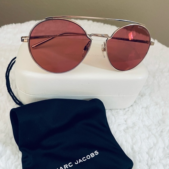 Marc Jacobs Pink Round Sunglasses with Metallic Frame - Picture 1 of 1